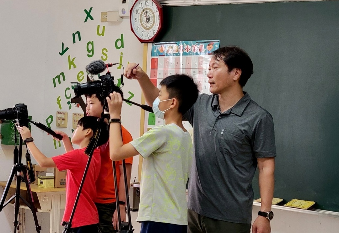 以微電影微課程，培養學生多元專長能力與美感